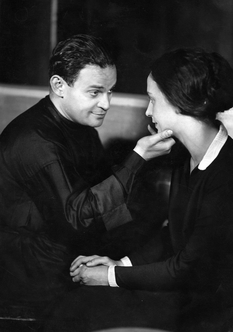 Fritz Kortner and Eleonora von Mendelssohn in Der rote General, staged by Erich Engel 1928 at the Berliner Theater.  Undated photo © ullstein bild / photo: Zander & Labisch.