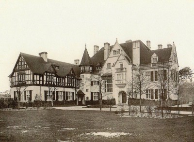 The Landhaus Mendelssohn in the Grunewald villa district.  Egon Hessling: Die Villencolonie Grunewald, Series II, Plate 64.